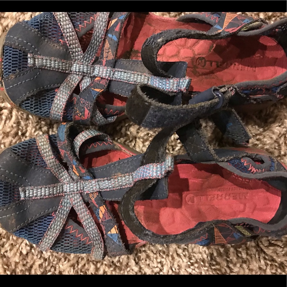 Merrell amphibian style shoes for girls